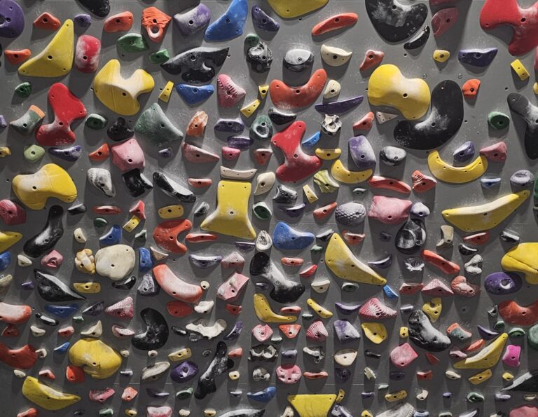 Spray wall climbing wall